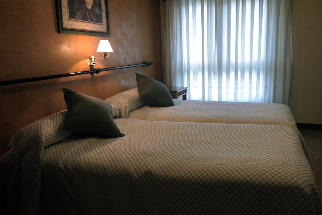 Hotel Lena Pola de Lena Pokój zdjęcie
